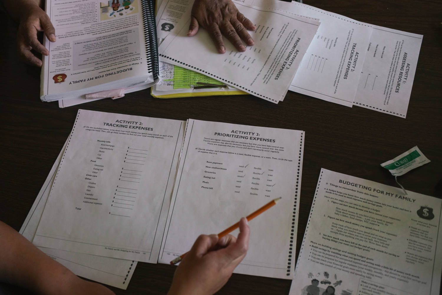 Family Spirit is the only evidence-based home visiting model designed specifically for Native Americans and covers everything from healthy prenatal care to financial management. Here, Desirae and Elsie map out details of Desirae’s family budget.