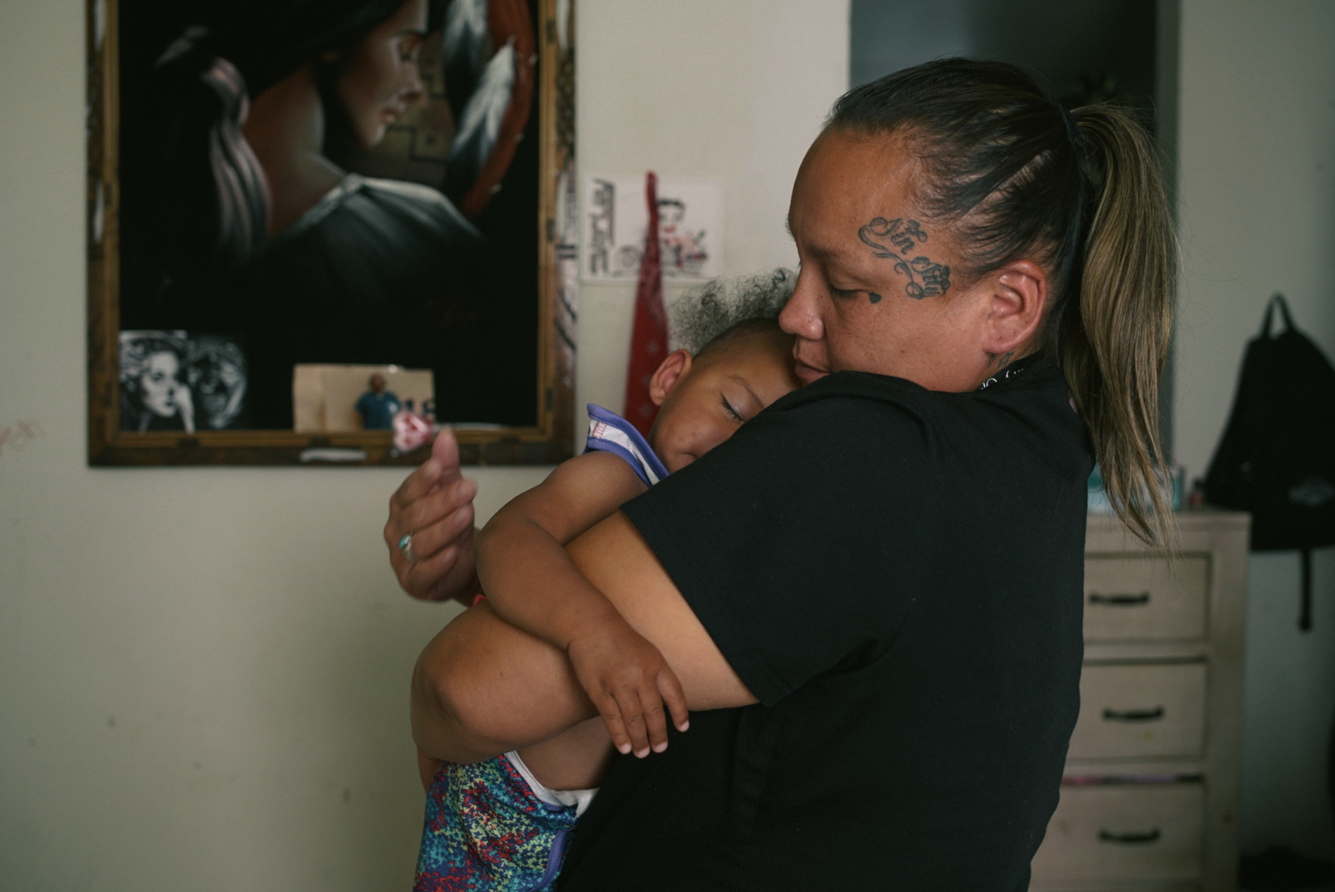 Desirae comforts a fussy LaRose Leigh before putting her down for a nap during Elsie’s home visit. While Desirae saves money for a place of her own, she and her daughter are staying with Desirae’s parents in the house where she was raised. 