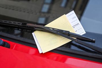 photo of ticket on car window